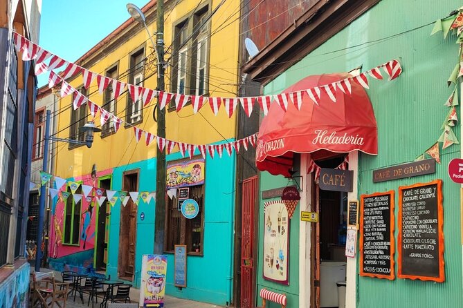 2 Hour Walking Tour in Valparaiso - Plaza Aníbal Pinto begins the walk