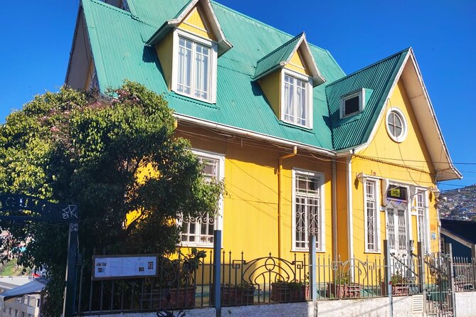 2 Hour Walking Tour in Valparaiso - Paseo Gálvez brings the color