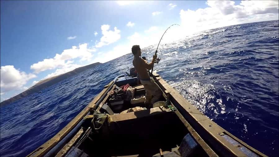 Ancestral fishing: Fishing with an experienced Rapa Nui - Ana Kai Tangata and the coastal view