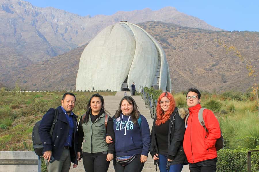 Bahá'i Temple and Cousiño Macul Vineyard - Why this pairing works in Santiago