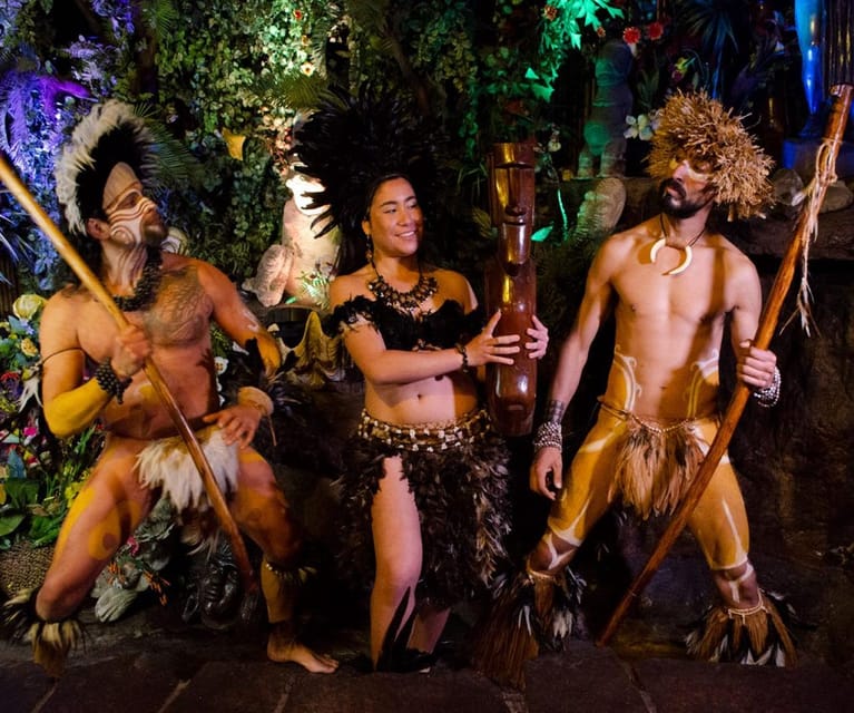 Dinner Show in Bali Hai with Wine refill and transportation - The Chilean program: La Tirana and huasos