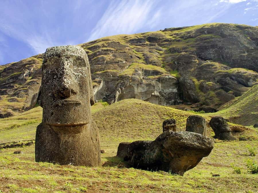 Easter Island: Private Full Day History Of The Moai - Akahanga and Moai left where they fell