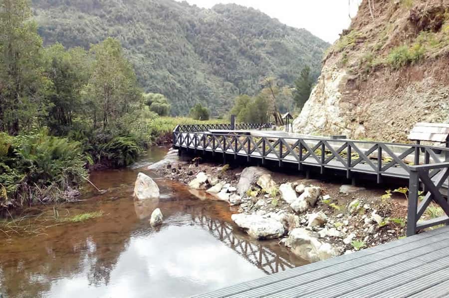 From Puerto Varas: Full Day to Termas del Sol & Cochamo Valley - Should you book Termas del Sol and Cochamó?