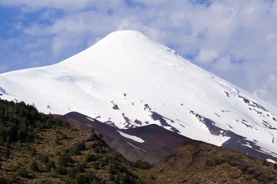 From Puerto Varas: Osorno Volcano & Petrohue Falls Day Tour - Climbing Osorno above 1,000 meters
