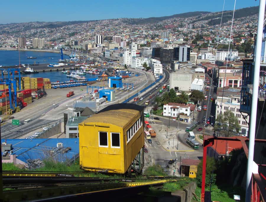 From Santiago: Valparaiso and Viña del Mar Day Tour - Walking Valparaiso’s steep and colorful hills
