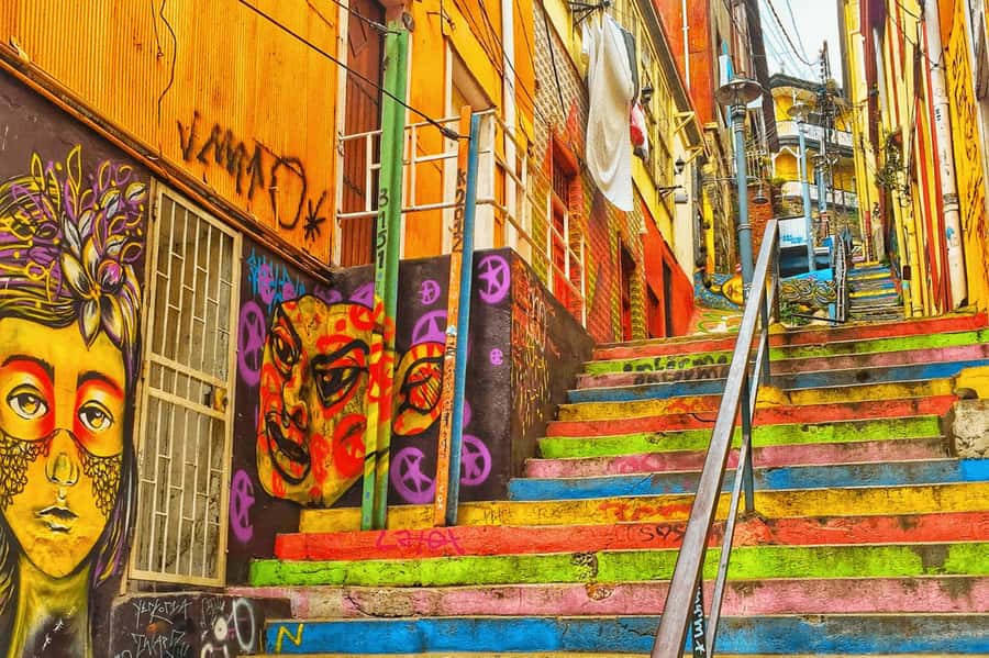 Full Colors: Valparaíso and Viña del Mar - The hour through Casablanca Valley