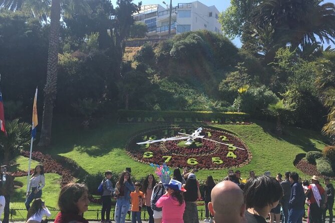 Full Day Tour in Valparaiso and Vina del Mar - Valparaiso’s painted hills and port character