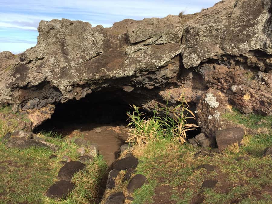 Hanga Roa: Full Day Moai and Mistery - Akahanga shows the island’s troubled past