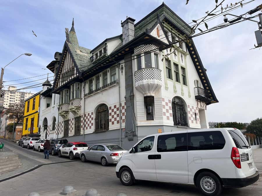 Historic Valparaíso: Private tour by vehicle - Seeing Valparaíso from the hills first