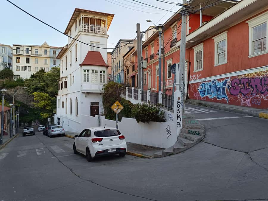 Historic Valparaíso: Private tour by vehicle - Walking through murals and old passages