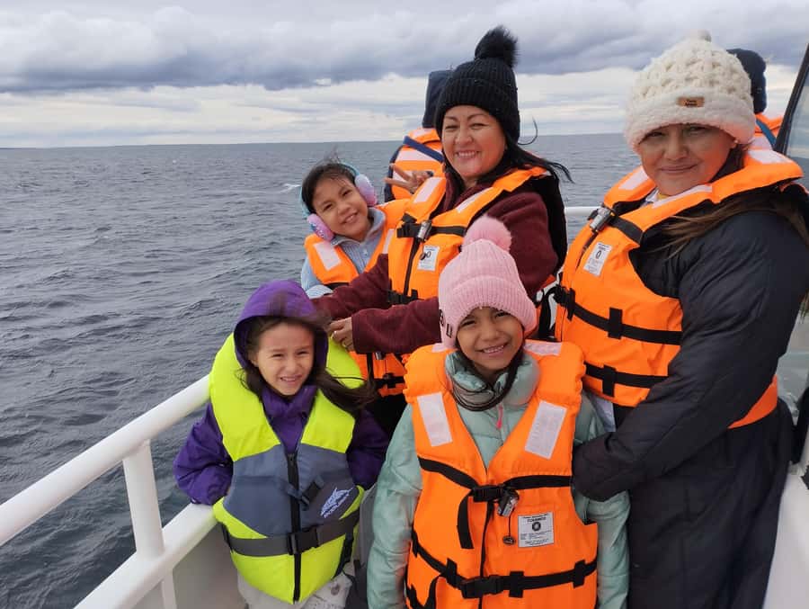 Magdalena Island: Walk with the penguins - Walking the 800-meter route on Magdalena Island
