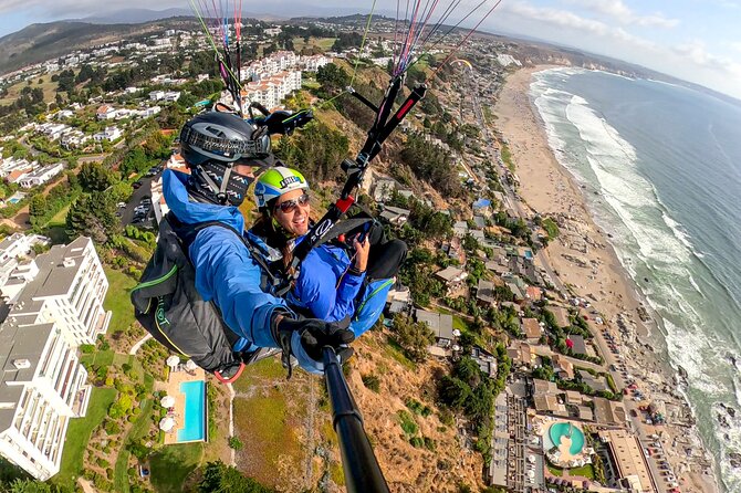 Paragliding Adventure in Maitencillo - The briefing and equipment setup