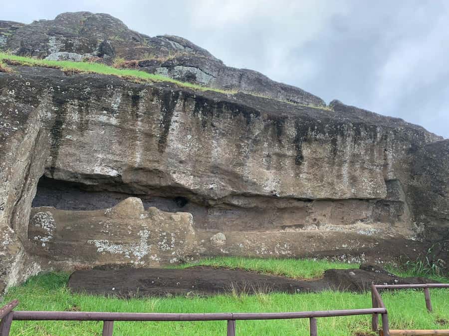Private tour: where the history of the Moai was born - Te Pito Kura: one large statue and a powerful legend