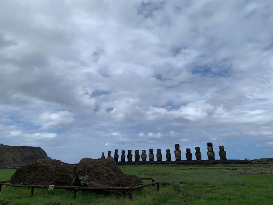 Private tour: where the history of the Moai was born - Vaihu: fallen statues beside the coast