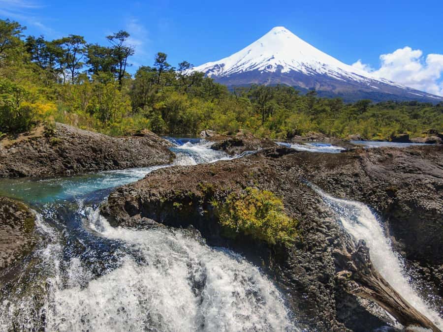 Puerto Varas: Osorno Volcano Day Trip by Air-conditioned Van - Reaching the ski center at 1,240 meters