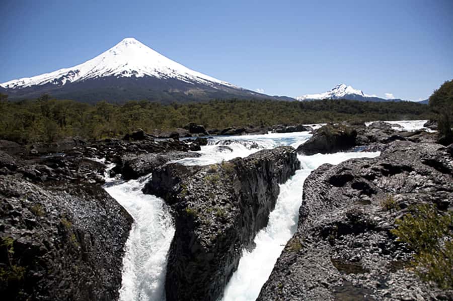 Puerto Varas: Osorno Volcano Day Trip by Air-conditioned Van - From Puerto Varas to rural Ensenada