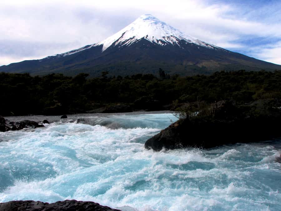 Puerto Varas: Osorno Volcano, Petrohue Falls Full-day Trip - Why Petrohué Falls feels different from the volcano stop