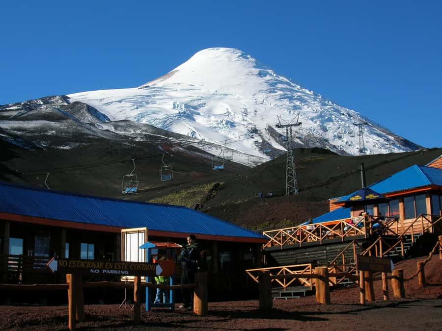 Puerto Varas: Osorno Volcano, Petrohue Falls Full-day Trip - Leaving Puerto Varas beside Lake Llanquihue