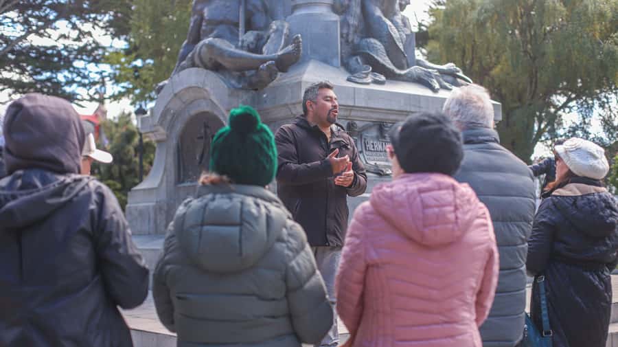 Punta Arenas: City Tour - Sara Braun Cemetery and the Monument to the Shepherd