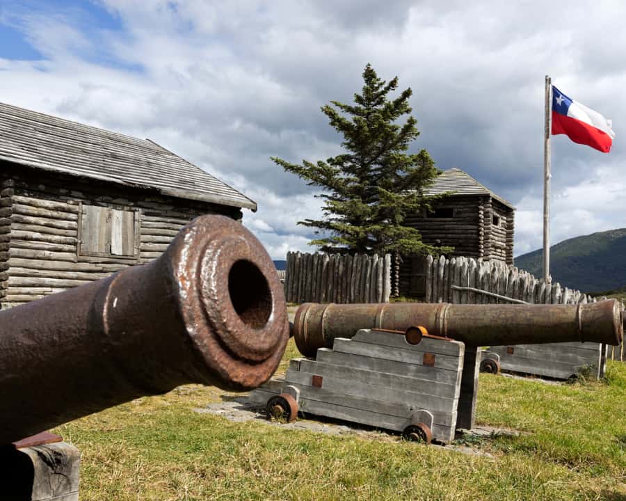 Punta Arenas: Fuerte Bulnes Shore Tour for Cruisers - Walking Through Fuerte Bulnes