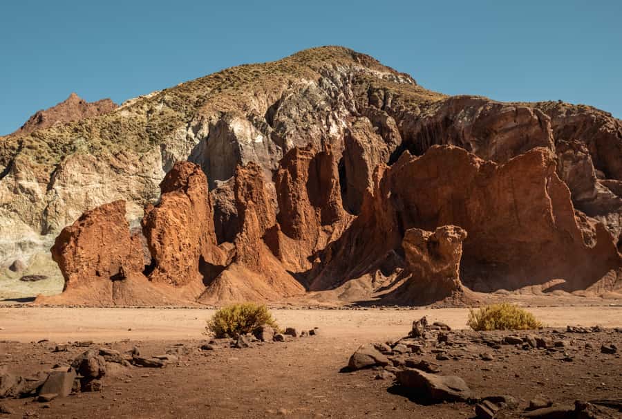San Pedro de Atacama: Rainbow Valley & Hierbas Buenas Tour - Walking through Arcoiris Valley