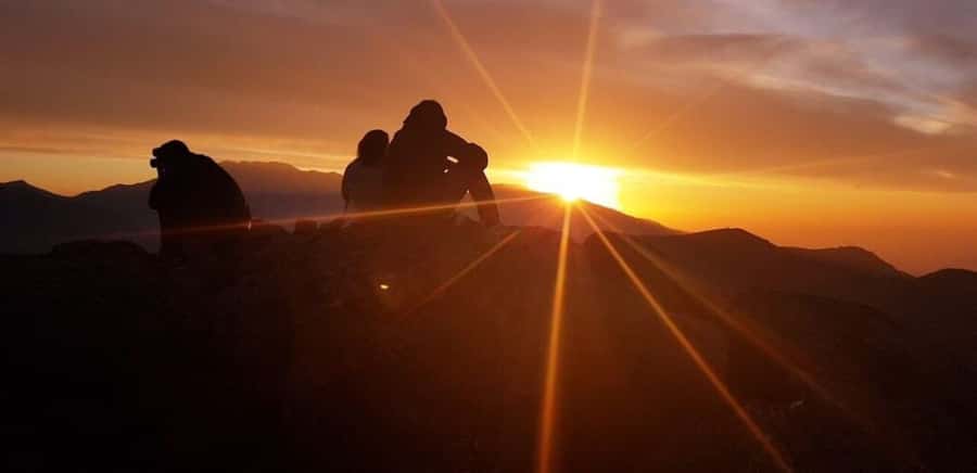 Santiago: Andes Mountains Sunset and Valle Nevado & Picnic - Guides, language, and the feel of the day