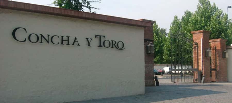 Santiago: Concha y Toro Winery 4–Hour Tour & Sommelier Class - The summer residence and its gardens