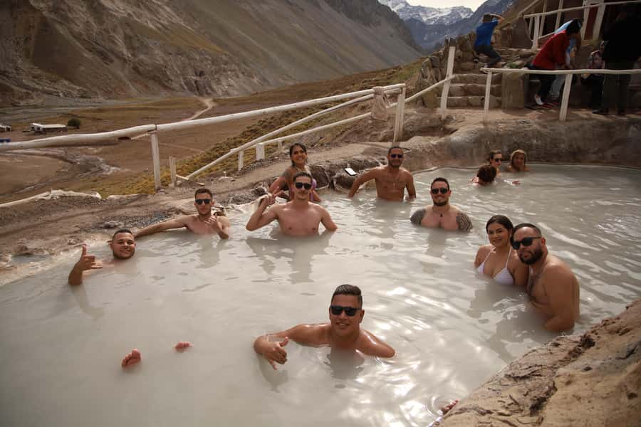 Santiago: Full day Embalse del Yeso, Casa de Chocolate, picnic & Hot Springs - Lunch and the day’s uncertain timing