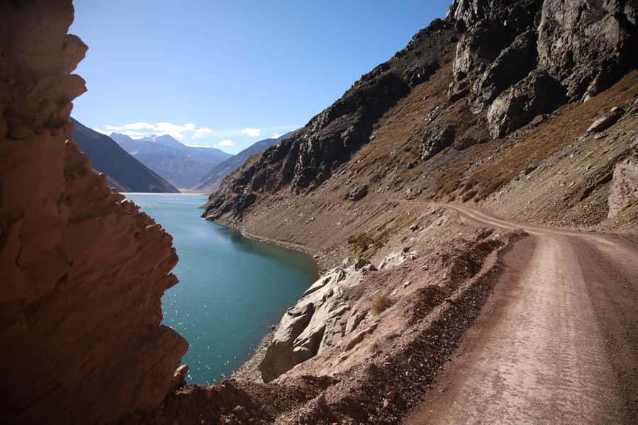 Santiago: Full day Embalse del Yeso, Casa de Chocolate, picnic & Hot Springs - The included picnic outdoors