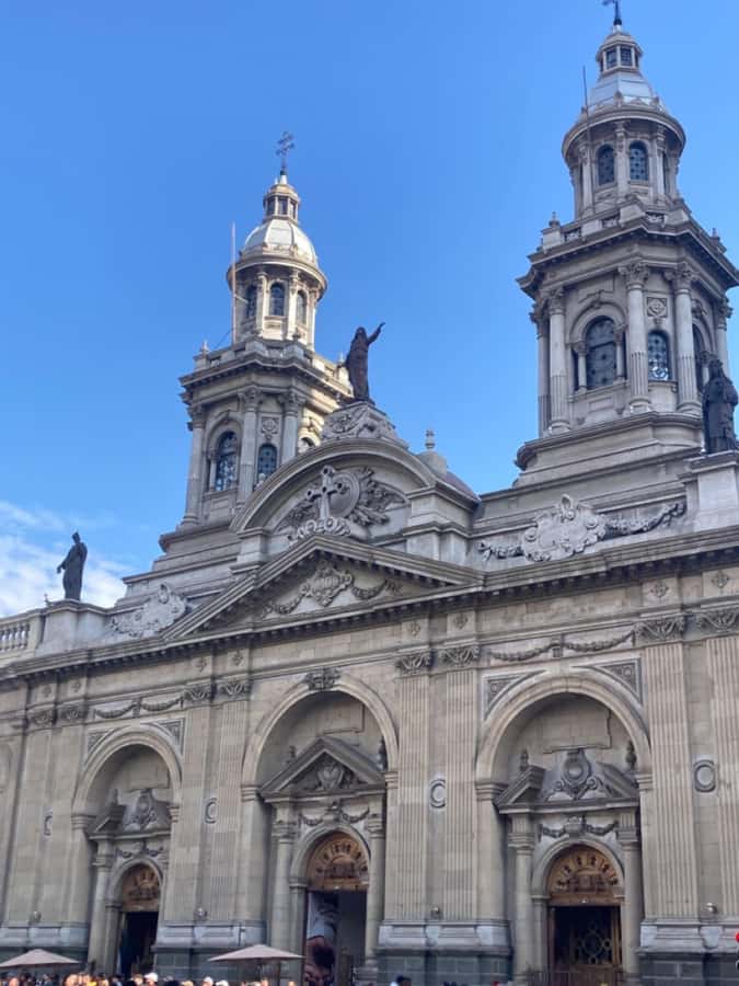 Santiago: Guided City Tour through the historic center of Santiago - Starting at La Moneda, Santiago’s political heart