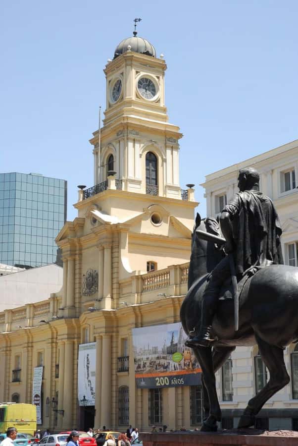 Santiago: Guided City Tour through the historic center of Santiago - Calle Nova Iorque and Santiago’s unexpected street details