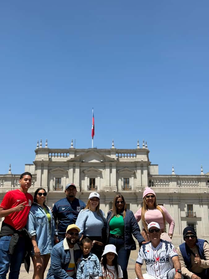 Santiago: Guided City Tour through the historic center of Santiago - Finishing at Santa Lucía Hill