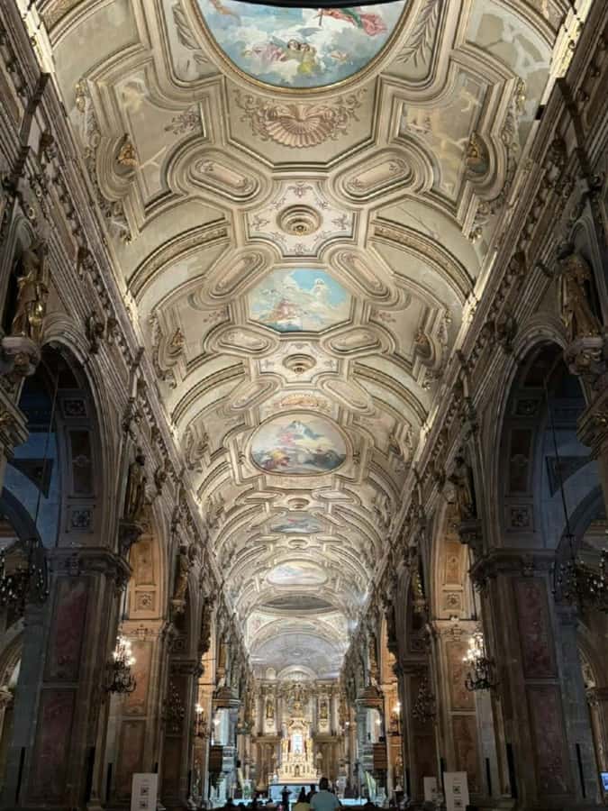 Santiago: Guided City Tour through the historic center of Santiago - What the guide quality means for your experience