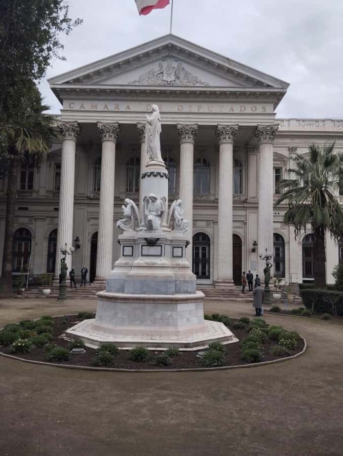 Santiago: Guided City Tour through the historic center of Santiago - The Stock Exchange and the city’s grand civic buildings