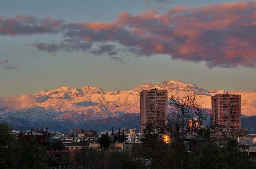 Santiago: Guided Full-Day Walking Tour with a Chilean Lunch - A full day that feels like Santiago