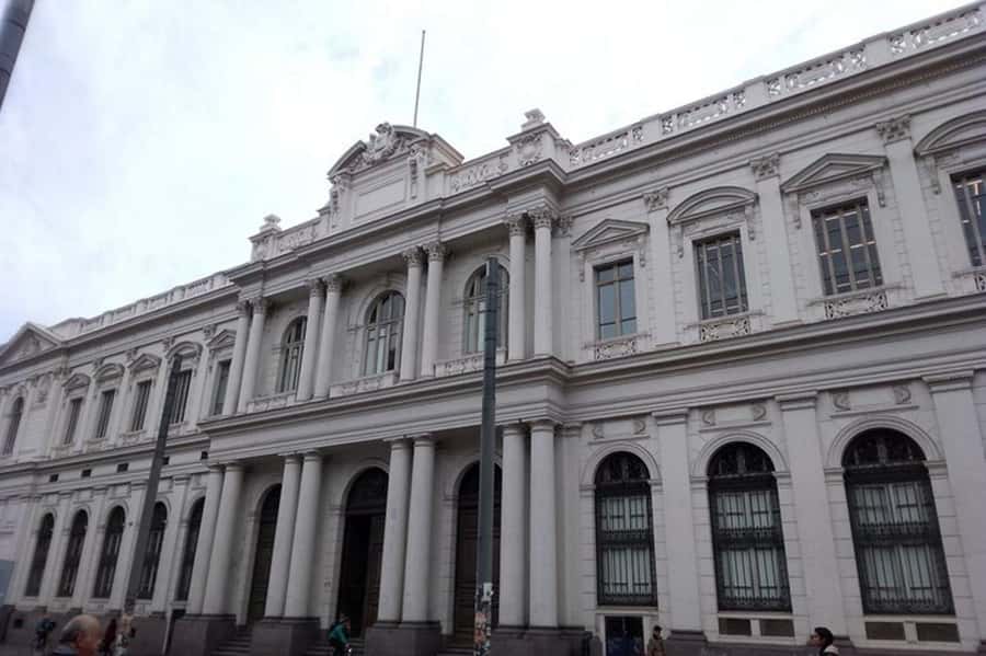 Santiago: Guided Walking Tour of the Historical Old Town - Bellas Artes, Lastarria, and Forest Park