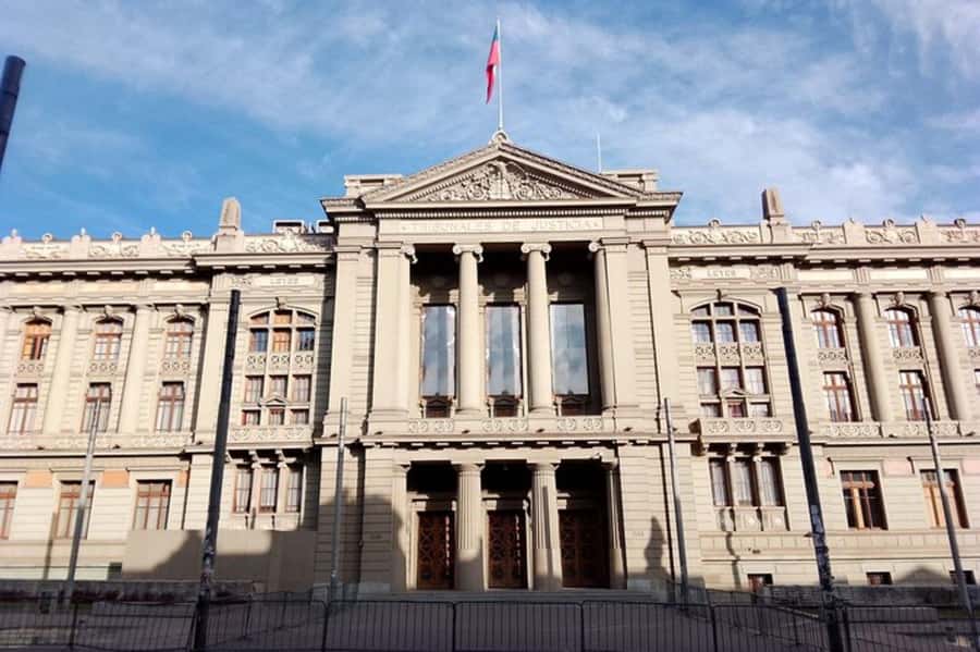 Santiago: Guided Walking Tour of the Historical Old Town - Plaza de Armas and the 1748 cathedral