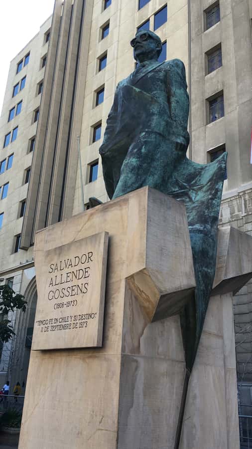 Santiago: Guided Walking Tour through the Historic Center - Paris London and the city between old and new