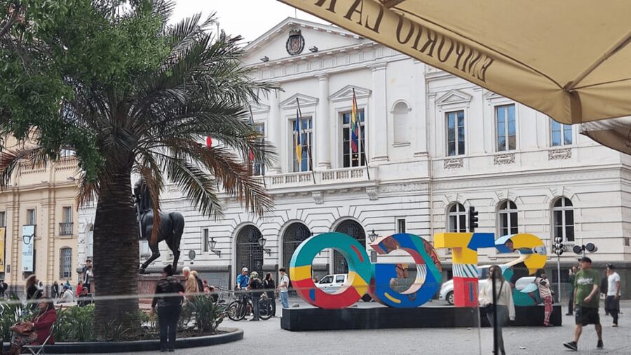 Santiago: Highlights Private City Tour - Empanadas, completos, and mote con huesillos