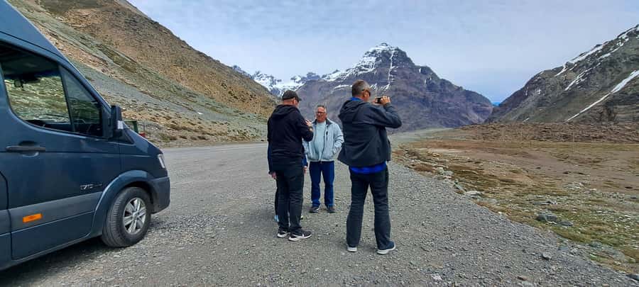 Santiago: Inca Lagoon Tour with Local Vineyard and Tasting - Pickup in Santiago and the long road east