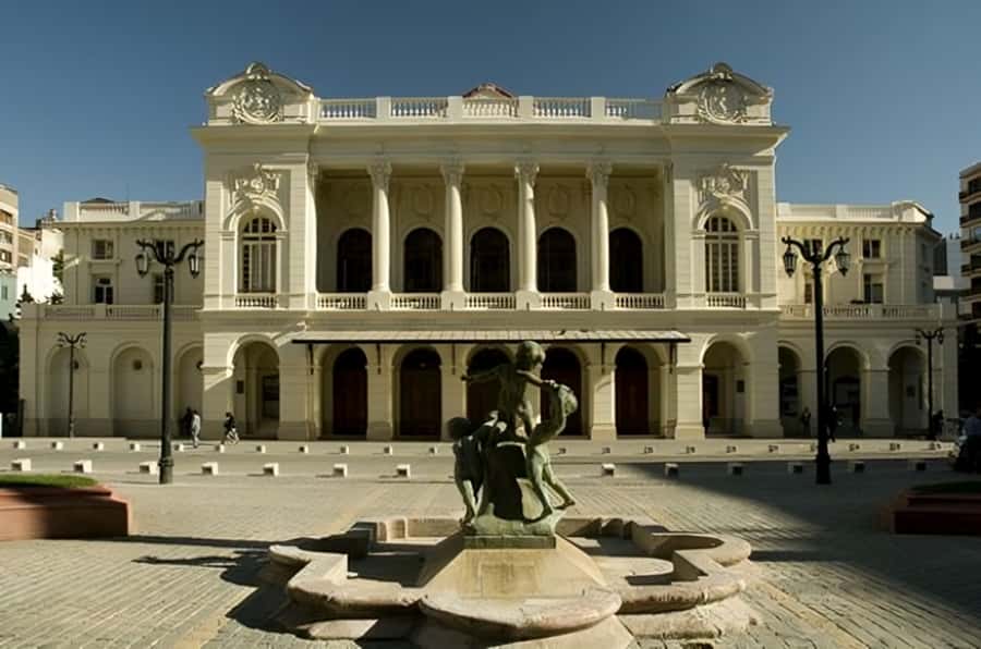 Santiago : Must-See Sites Walking Tour With A Guide - A brisk route from La Moneda to Bellavista