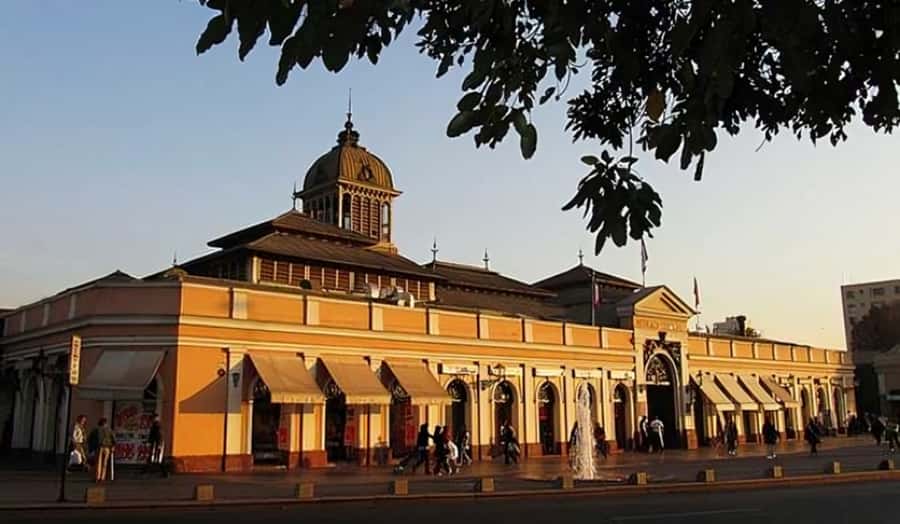 Santiago : Must-See Sites Walking Tour With A Guide - Plaza de Armas and Santiago’s central landmarks