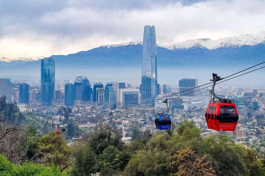 Santiago: Private tour, historic center, high altitude viewpoint, cable car - La Moneda gives the tour a serious start