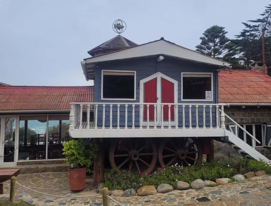 Santiago: Tour to Isla Negra, Algarrobo and Undurraga Wines - Transport, guides, and the value of the $76 price