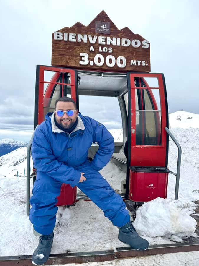 Santiago: Valle Nevado Ski Day Trip with Hotel Transfers - Leaving Santiago before the city wakes up
