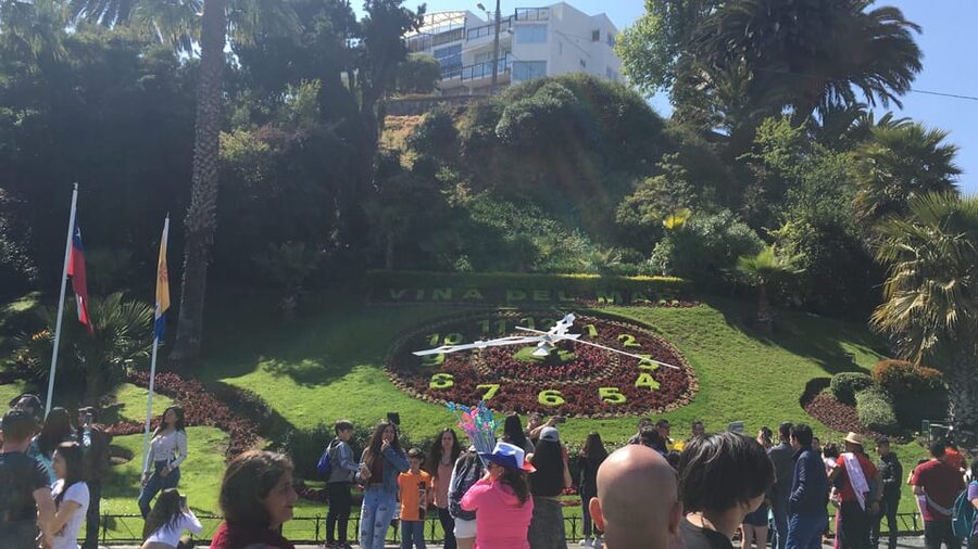 Santiago: Vina Del Mar, Valparaiso, Casablanca & Reñaca Tour - Guiding, languages, and transport
