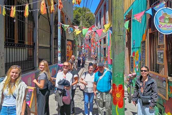 Santiago: Viña del Mar, Valparaiso & Casablanca Valley Tour - The funicular and Valparaíso’s best viewpoints