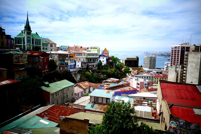 The Tour of Valparaiso in French on foot and in a small group - Muelle Prat and the port beneath the hills