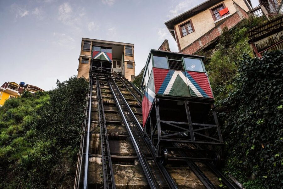 Valparaiso: Guided Walking Tour with Ascensor Rides - Gervasoni passage and the older ascensor