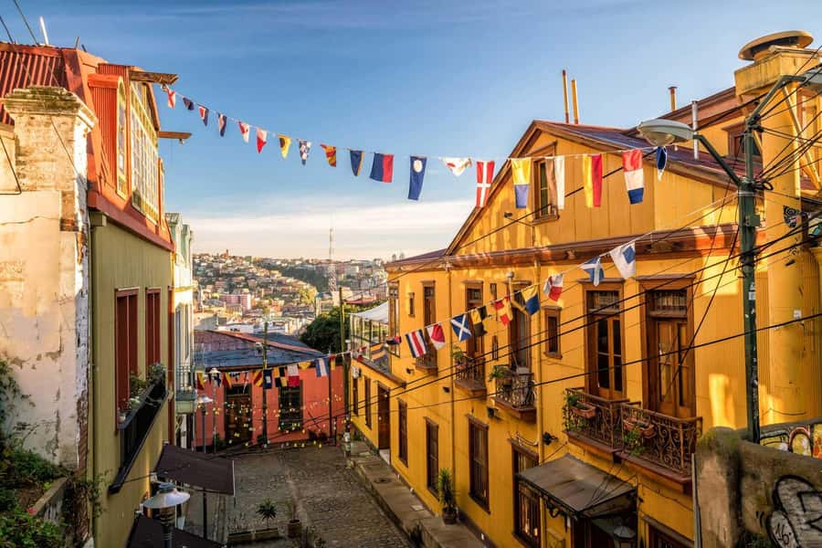 Valparaiso: Guided Walking Tour with Ascensor Rides - A local trolley to Plaza Aníbal Pinto
